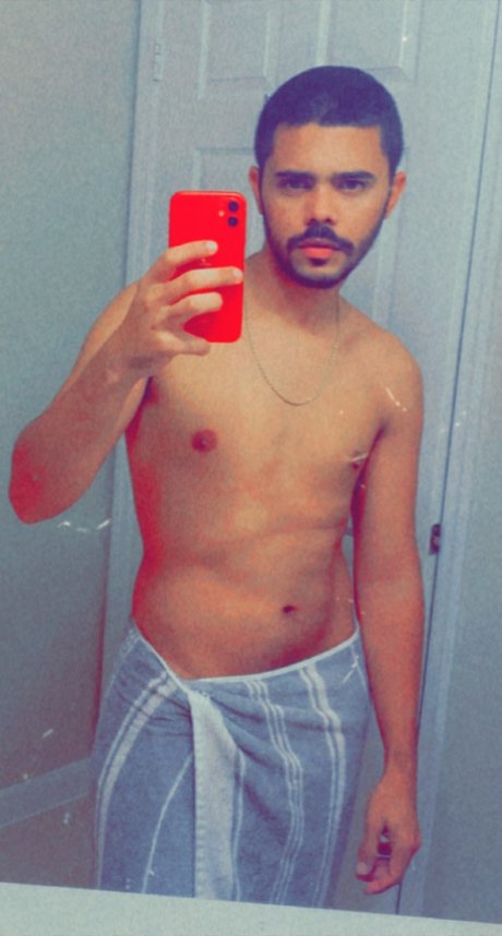 Naken läckt OnlyFans-bild av Manuel