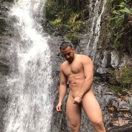 Naken läckt OnlyFans-bild av Manuel