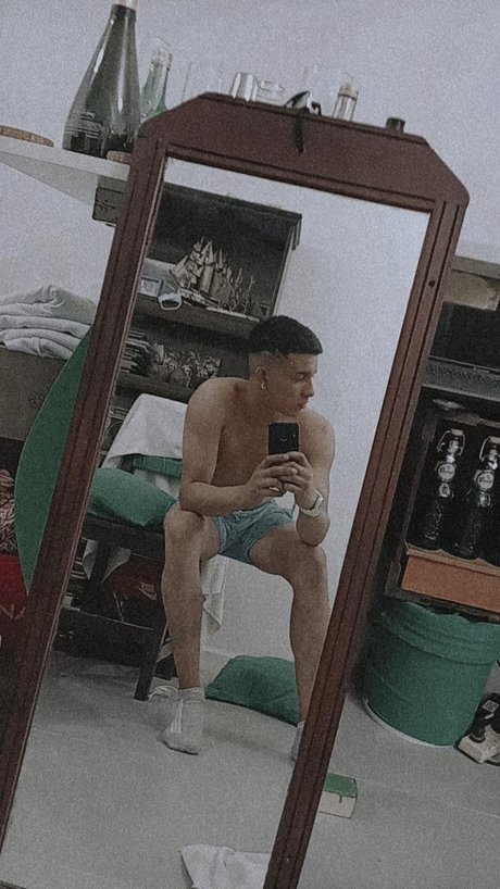 Alasti lekkinud OnlyFans-i pilt Fernando Manriquez