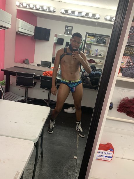 Nahá fotka uniklých OnlyFans od Manny