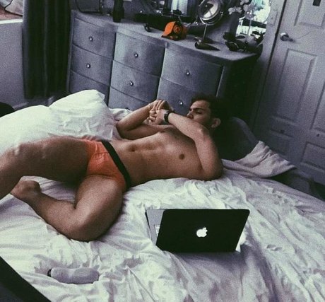Alaston vuotanut OnlyFans-kuva Armando