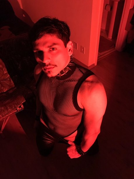 Nahá fotka uniklých OnlyFans od Axelfrancoxxx