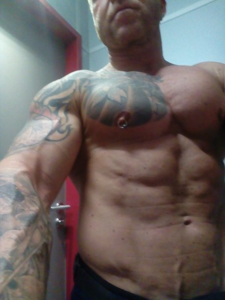 Naken läckt OnlyFans-bild av Ron