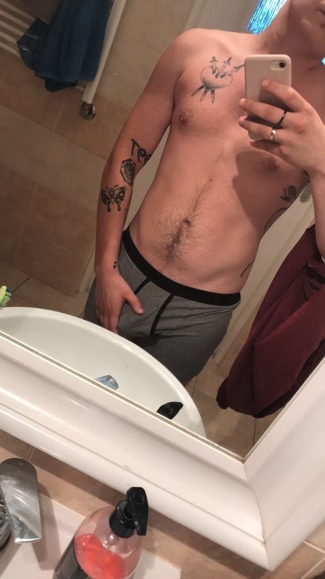 Naken läckt OnlyFans-bild av Ronnie Milbs
