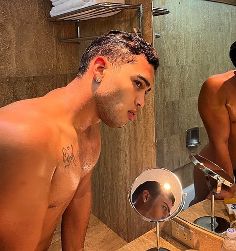 Foto nua vazada do OnlyFans de Rome Arper