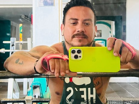 Naken läckt OnlyFans-bild av Roi Pineda