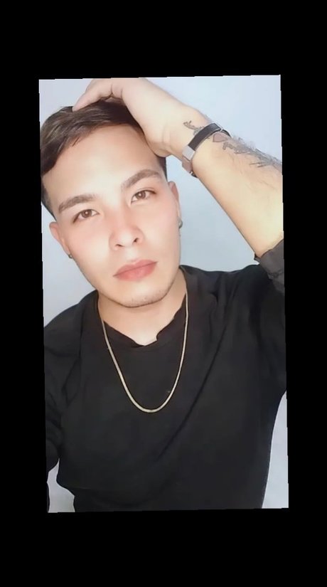 Naken lekkede OnlyFans-bilde av Roger Delgado