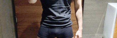 Alasti lekkinud OnlyFans-i pilt Sexgogomask