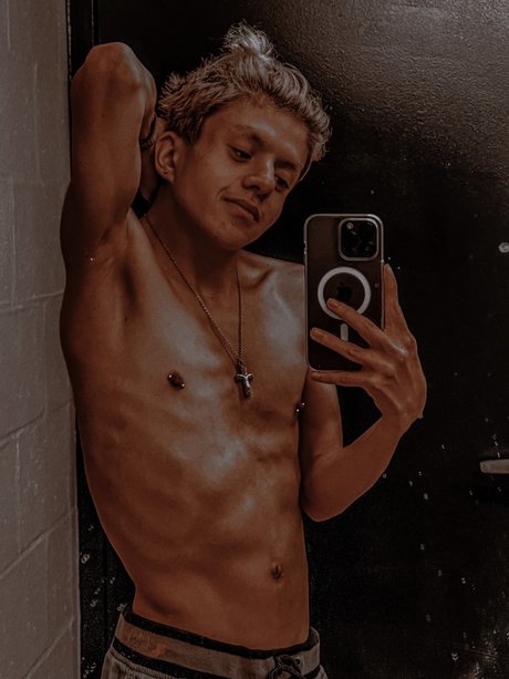 Naken läckt OnlyFans-bild av Robesthetic 