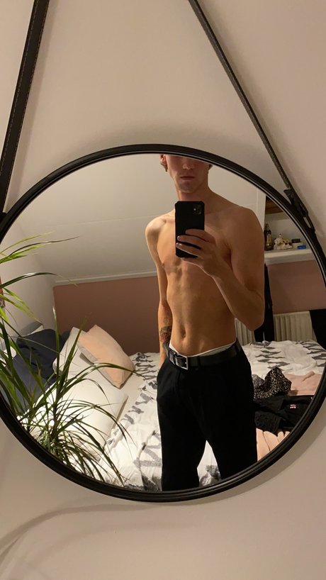 Naken läckt OnlyFans-bild av Martien Jackson
