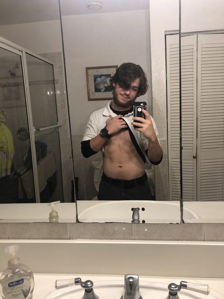 Naken lekkede OnlyFans-bilde av John Marshall