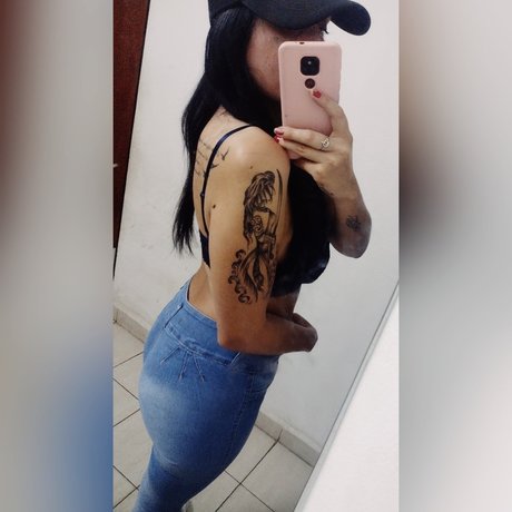 Naakte gelekte OnlyFans-foto van Dana Marlene Montoya