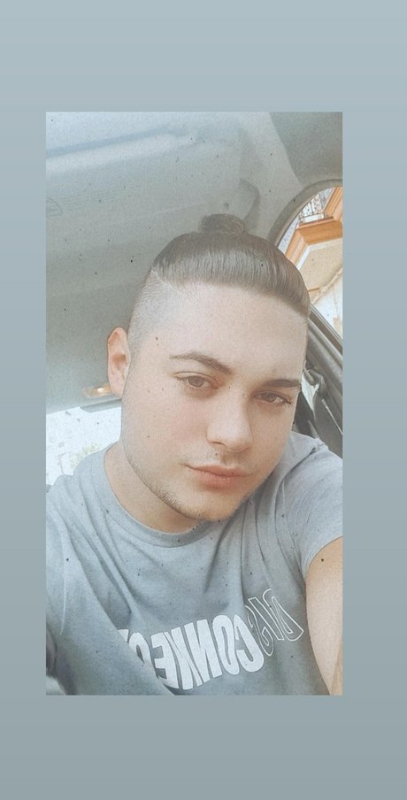 Alasti lekkinud OnlyFans-i pilt Mario V D