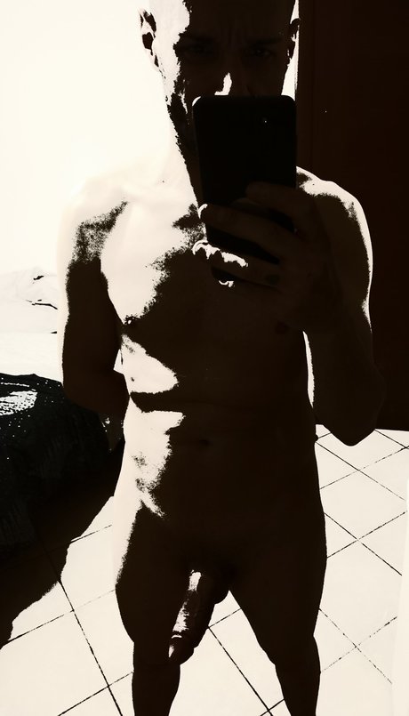 Naakte gelekte OnlyFans-foto van Mario