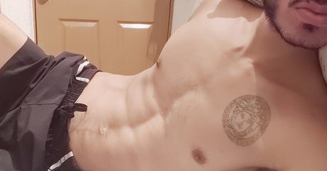 Naken läckt OnlyFans-bild av Marioversa