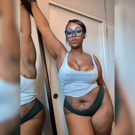 Ashley Moonrox 