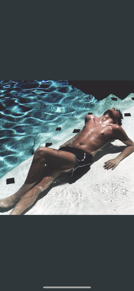Naakte gelekte OnlyFans-foto van Ashton Kole