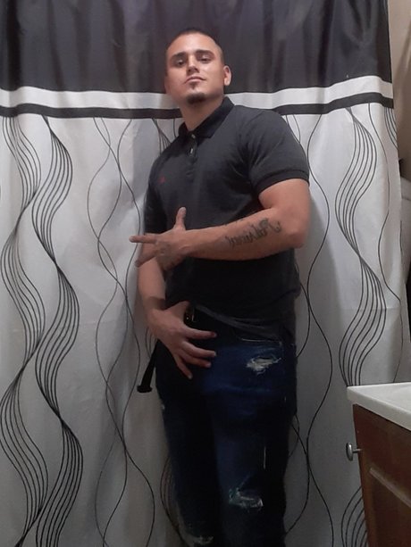 Naken läckt OnlyFans-bild av Daniel Alfredo Estrada
