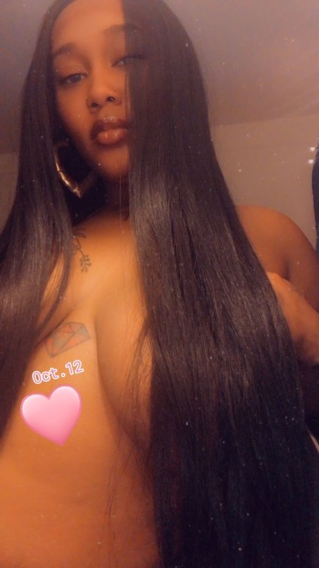 Naken läckt OnlyFans-bild av Asian