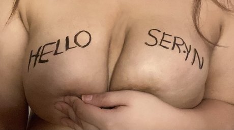 Naakte gelekte OnlyFans-foto van Asian Seryn