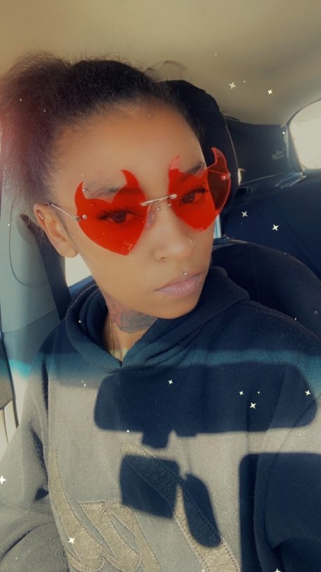 Alaston vuotanut OnlyFans-kuva Angie Love