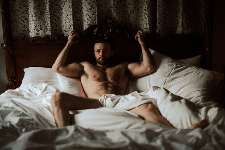 Naakte gelekte OnlyFans-foto van Max Deeds