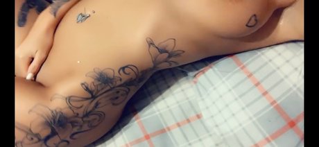 Naken läckt OnlyFans-bild av T