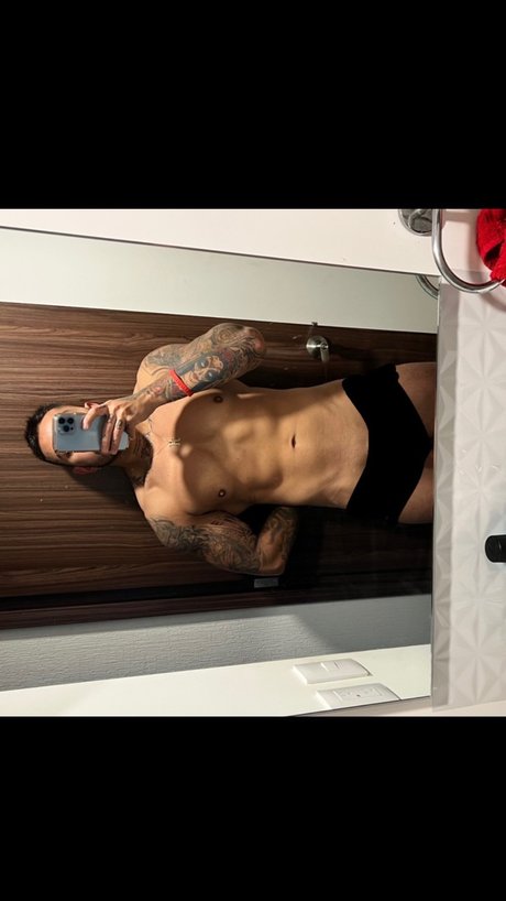 Обнаженная фотография утечки OnlyFans от Mau Goga
