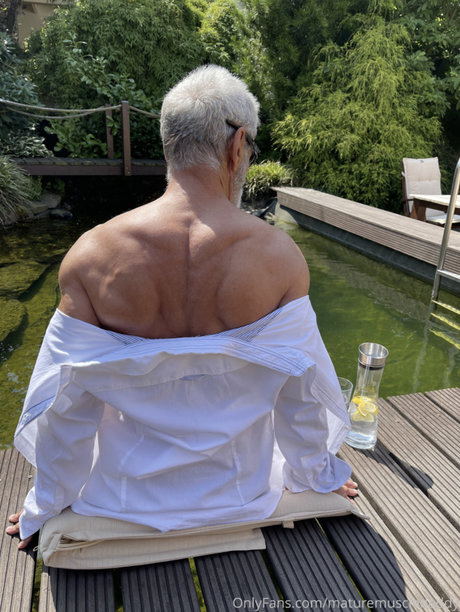 Nøgent lækket OnlyFans-billede af Maturemuscledaddy