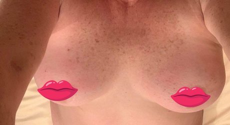 Naken läckt OnlyFans-bild av Maturemilf4u