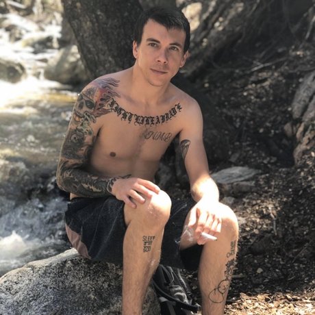 Naken lekkede OnlyFans-bilde av Matty Boi