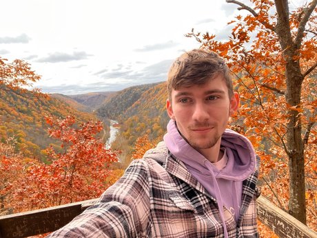 Alasti lekkinud OnlyFans-i pilt Matthew A