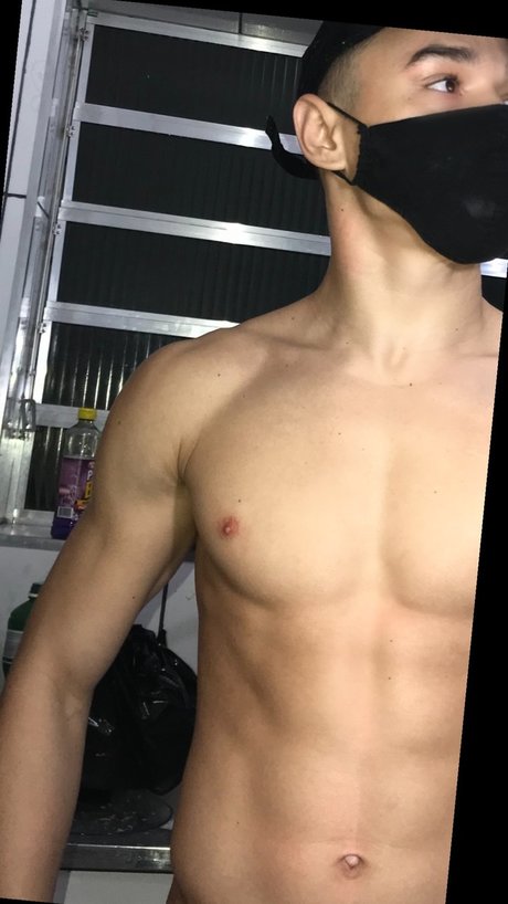 Naken läckt OnlyFans-bild av Theusluccas