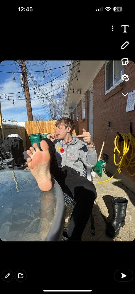 Alasti lekkinud OnlyFans-i pilt Master Robert