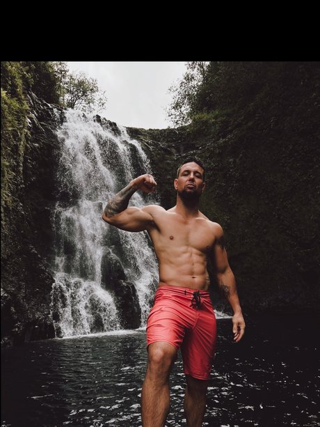 Alasti lekkinud OnlyFans-i pilt Mastermind Visuals