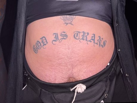 Naken läckt OnlyFans-bild av Mason Rose Trans Daddy