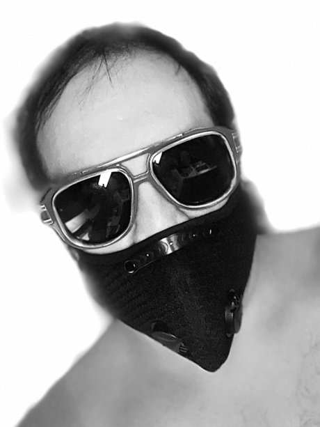 Alaston vuotanut OnlyFans-kuva Masked Mountain Man