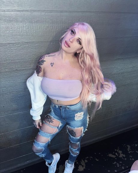Naken läckt OnlyFans-bild av Maserati
