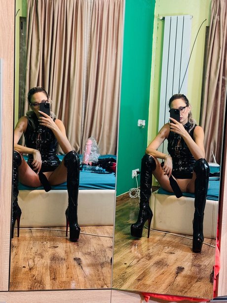 Nøgent lækket OnlyFans-billede af Black Widow