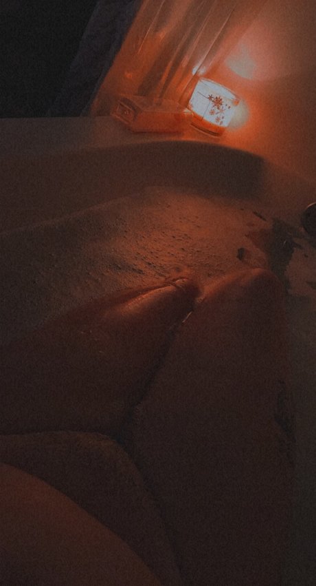 Naken läckt OnlyFans-bild av Mia