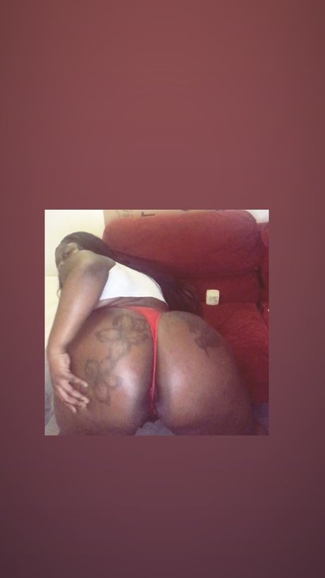Alasti lekkinud OnlyFans-i pilt Blacmommi