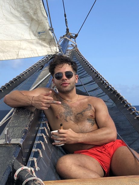 Foto di nudo di fuga di OnlyFans di Beau