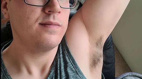 Naken läckt OnlyFans-bild av Bearlyhairy