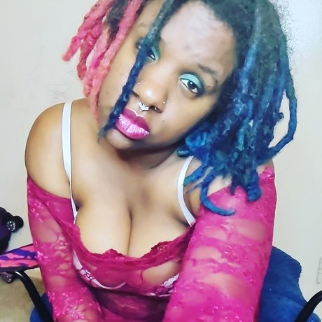 Naken läckt OnlyFans-bild av Beautiful Monarch