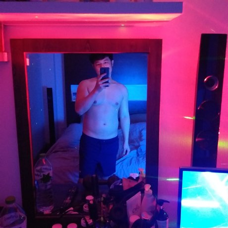 Naken läckt OnlyFans-bild av 