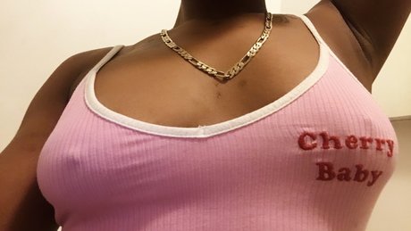 Naken läckt OnlyFans-bild av Azia
