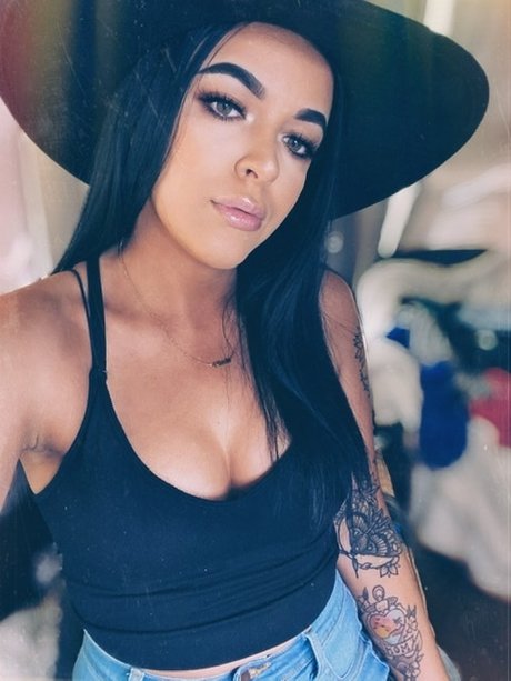 Naken läckt OnlyFans-bild av Ariel