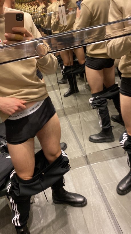 Nacktes geleaktes OnlyFans-Foto von Mazmuztermann