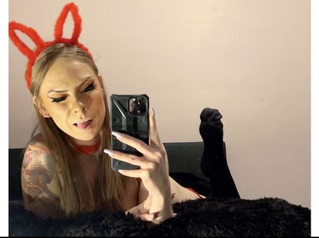 Naken läckt OnlyFans-bild av Maziikeen