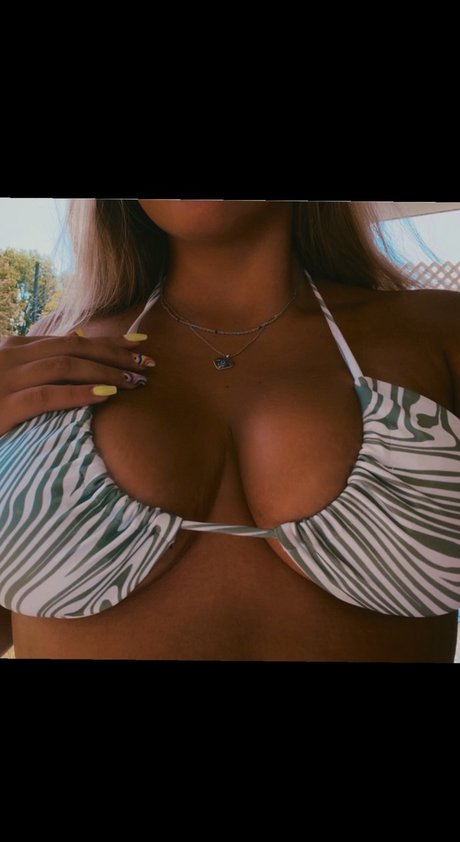 Naken lekkede OnlyFans-bilde av Sarah